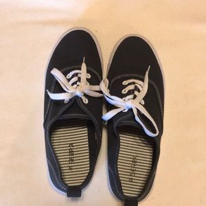 Serra canvas shoe size 9 Navy